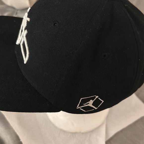 Jordan Mens Hat Black White Snapback Flat Brim Killer Bee Jumpman Wu Tang Cap - Picture 2 of 7